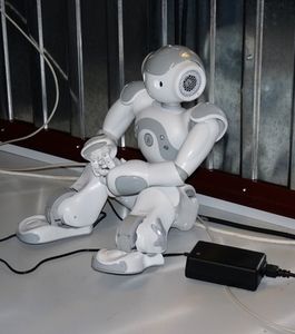 Sitzender Roboter: bald fähig für komplexe Aufgaben (Foto: pixelio.de, Schütz) Sitzender Roboter: bald fähig für komplexe Aufgaben (Foto: pixelio.de, Schütz)