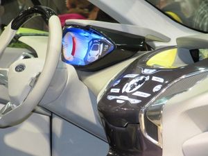 Armaturenbrett: Navi-Apps in Display integriert (Foto: pixelio.de, Grey59) Armaturenbrett: Navi-Apps in Display integriert (Foto: pixelio.de, Grey59)