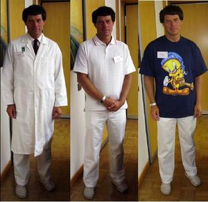 Erforschte Outfits: Kinder und Eltern mögen buntes Outfit (Foto: lkh-leoben.at)