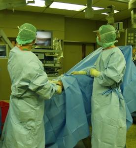 Operationssaal: Risiken oft verschwiegen (Foto: pixelio.de, Martin Büdenbender) Operationssaal: Risiken oft verschwiegen (Foto: pixelio.de, Martin Büdenbender)