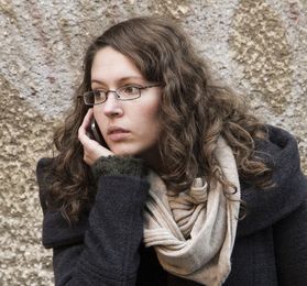 Telefon am Ohr: sehr unhöflich (Foto: pixelio.de, Peter Becker)