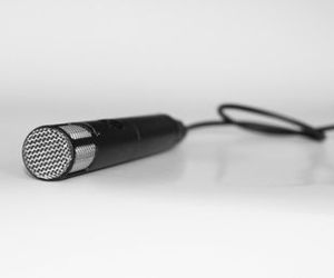 Mikrofon: erkennt Schüsse (Foto: pixelio.de, Cornelia Menichelli ) Mikrofon: erkennt Schüsse (Foto: pixelio.de, Cornelia Menichelli )