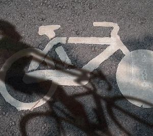 Eisfreier Radweg: auch im Winter (Foto: pixelio.de, Harald Fischer)