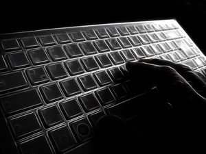 Tastatur: Internetsucht erfordert Therapie (pixelio.de, G. Altmann)