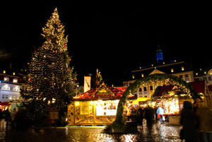 Weihnachtsmarkt: fördert Zusammengehörigkeit (Foto: pixelio.de/Matthias Bucks)