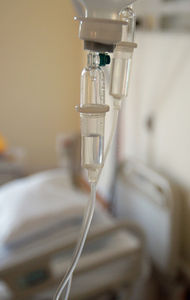 Tropf: Chemotherapie beeinflusst Gehirnfunktion (Foto: pixelio.de, s.media)