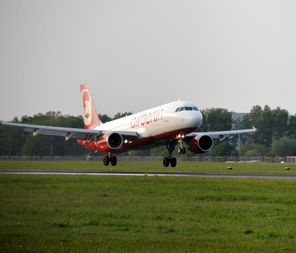 Flugzeug: Briten testen unbemannt (Foto: pixelio.de, Didi01)