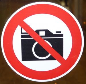 Fotos verboten: Kodak bekommt frisches Geld (Foto: pixelio.de/Dieter Schütz)