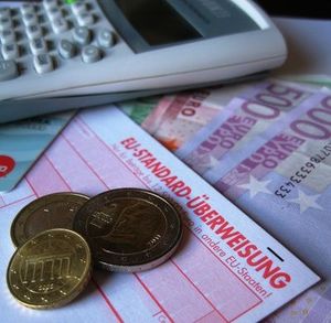 Auslandsüberweisung: teure Wechselgebühren (Foto: pixelio.de, M. Staudinger) Auslandsüberweisung: teure Wechselgebühren (Foto: pixelio.de, M. Staudinger)