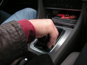 Auto: Amerikaner schalten einen Gang höher (Foto: pixelio.de/sparkie)