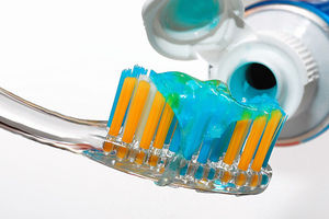 Zahnpasta: Zähneputzen wirkt auf Erektion (Foto: pixelio.de, A. Kusajda)