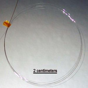 Solarzellen-Faden: ein flexibler Draht (Foto: Badden Lab, Penn State)