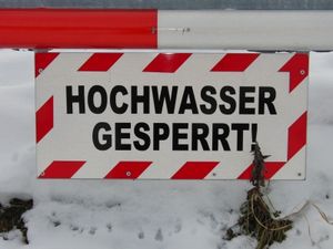 Hochwasser: Extremwetter schadet KMU (pixelio.de, Stephanie Hofschläger)