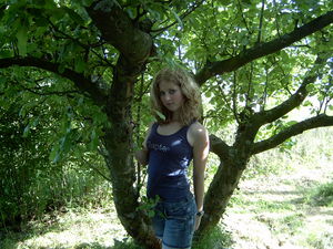 Teenager: Mädchen treffen sich mit Internet-Kontakten (Foto: pixelio.de, Elsa)