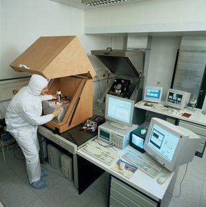HSU-Labor für Mess- und Informationstechnik: WLAN kommt (Foto: hsu-hh.de)