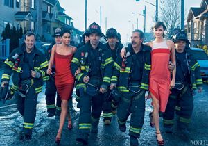 Feuerwehrmänner mit Models: Provokation oder Ehre? (Foto: vogue.com)