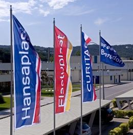 Fahnen von Beiersdorf: Umstrukturierungen tragen Früchte (Foto: beiersdorf.de) Fahnen von Beiersdorf: Umstrukturierungen tragen Früchte (Foto: beiersdorf.de)