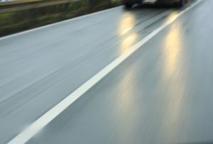 Glatteis: neue Lösung warnt in Echtzeit (Foto: Uschi Dreiucker, pixelio.de)