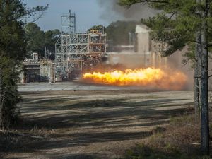 Triebwerks-Test: Klassiker für neue Ansätze (Foto: NASA MSFC/Emmett Given)