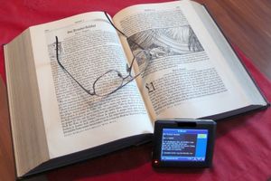 Buch: Raubkopien von E-Books sollen verhindert werden (Foto: pixelio.de, Spille)