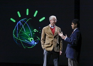 Vor dem Watson-Logo: Diskussion über dessen Potenzial (Foto: IBM)