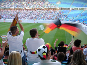 Fans im Stadion: schnell in der Schuldenfalle (Foto: flickr.com/quatro.sinko) Fans im Stadion: schnell in der Schuldenfalle (Foto: flickr.com/quatro.sinko)
