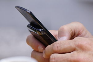 Handy: Pornoseiten laden Malware auf mobile Geräte (Foto: pixelio.de, Rödi)