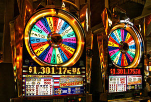 Casino: Gambling im Hotelzimmer möglich (Foto: pixelio.de, La-Liana)