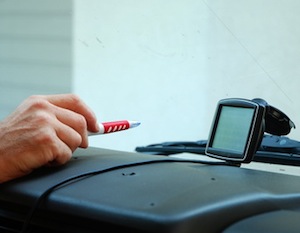 GPS-Navi im Auto: Das geht viel präziser (Foto: Rudolf Ortner, pixelio.de)