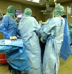 Operation: Implantat macht schnell einsatzfähig (Foto: pixelio.de, Büdenbender)