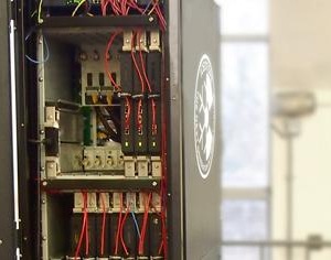 Neuartig flüssiggekühlt: Spezial-Server in Leeds (Foto: iceotope.com)