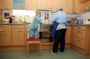 Küche: Kinder suchen Antworten auf Google (Foto: pixelio.de, R. Ortner)