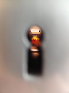 Schlüsselloch: Facebook-User werden vorsichtiger (Foto: pixelio.de, T. Weiss)