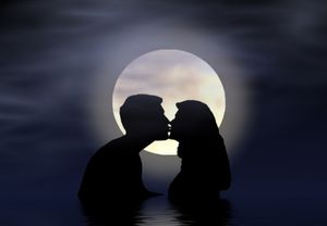 Kuss: Regelmäßiger Sex macht schlau (Foto: pixelio.de, Didi01)