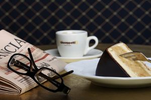 Zeitung: Ältere bevorzugen Printmedien (Foto: pixelio.de, M. Greitschus)