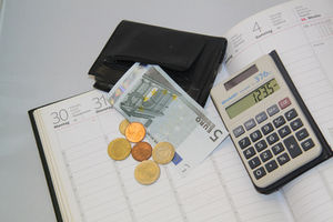 Zinsrechnung: überfordert die Mehrheit der Deutschen (Foto: pixelio.de/G. Eder) Zinsrechnung: überfordert die Mehrheit der Deutschen (Foto: pixelio.de/G. Eder)