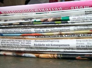 Zeitungen: Medien entlassen Vollzeit-Journalisten (Foto: pixelio.de, Verena N.)