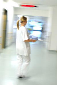 Krankenschwester: Pflegerinnen können Risiken vermindern (Foto: pixelio.de, JMG) Krankenschwester: Pflegerinnen können Risiken vermindern (Foto: pixelio.de, JMG)