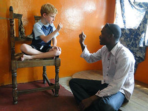 Gebärdensprache in Action: neues Angebot im Tourismus (Foto: wesemanntravel.com)