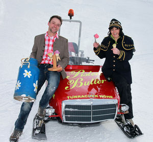 Pistenbutler: bringt das Eis auf die Piste (Foto: turracherhoehe.at, Krainz) Pistenbutler: bringt das Eis auf die Piste (Foto: turracherhoehe.at, Krainz)