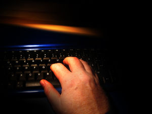 Täter: Fotos gestohlen und online gestellt (Foto: pixelio.de, Altmann)