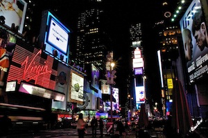 Times Square: Wird Werbung bald interaktiv? (Foto: flickr.com/Emily Stanchfield)