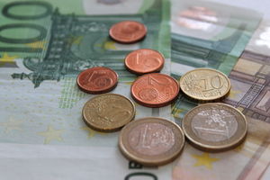 Bargeld: wird am meisten genutzt am POS (Foto: pixelio.de/Uwe Schlick)