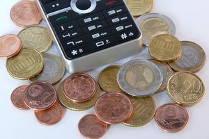 Handy-Kosten: A1 dreht an der Preisschraube (Foto: pixelio.de/REK)