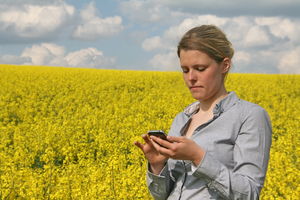 Smartphones werden in der Landwirtschaft genutzt. (Foto: agrarfoto.com)