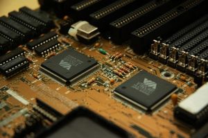 Computer-Platine: ohne IT geht es fast nicht (Foto: pixelio.de/rudolf ortner) Computer-Platine: ohne IT geht es fast nicht (Foto: pixelio.de/rudolf ortner)