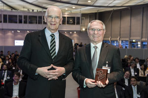 Laudator Prof. Dr. Klaus-Peter Wiedmann und Gerhard Sturm (v.l.n.r.).