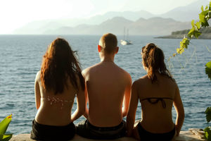 Jugendliche am See: Medienkonsum ohne Negativfolgen (Foto: pixelio.de, twinlili)