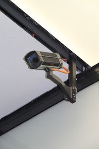 Kamera: Heimkontrolle über App bald möglich (Foto: pixelio.de, Gabi Eder)