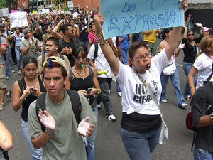 Proteste: Pressefreiheit ist mancherorts bedroht (Foto: flickr/andresAZP)